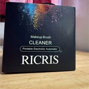 Makeup brush cleaner